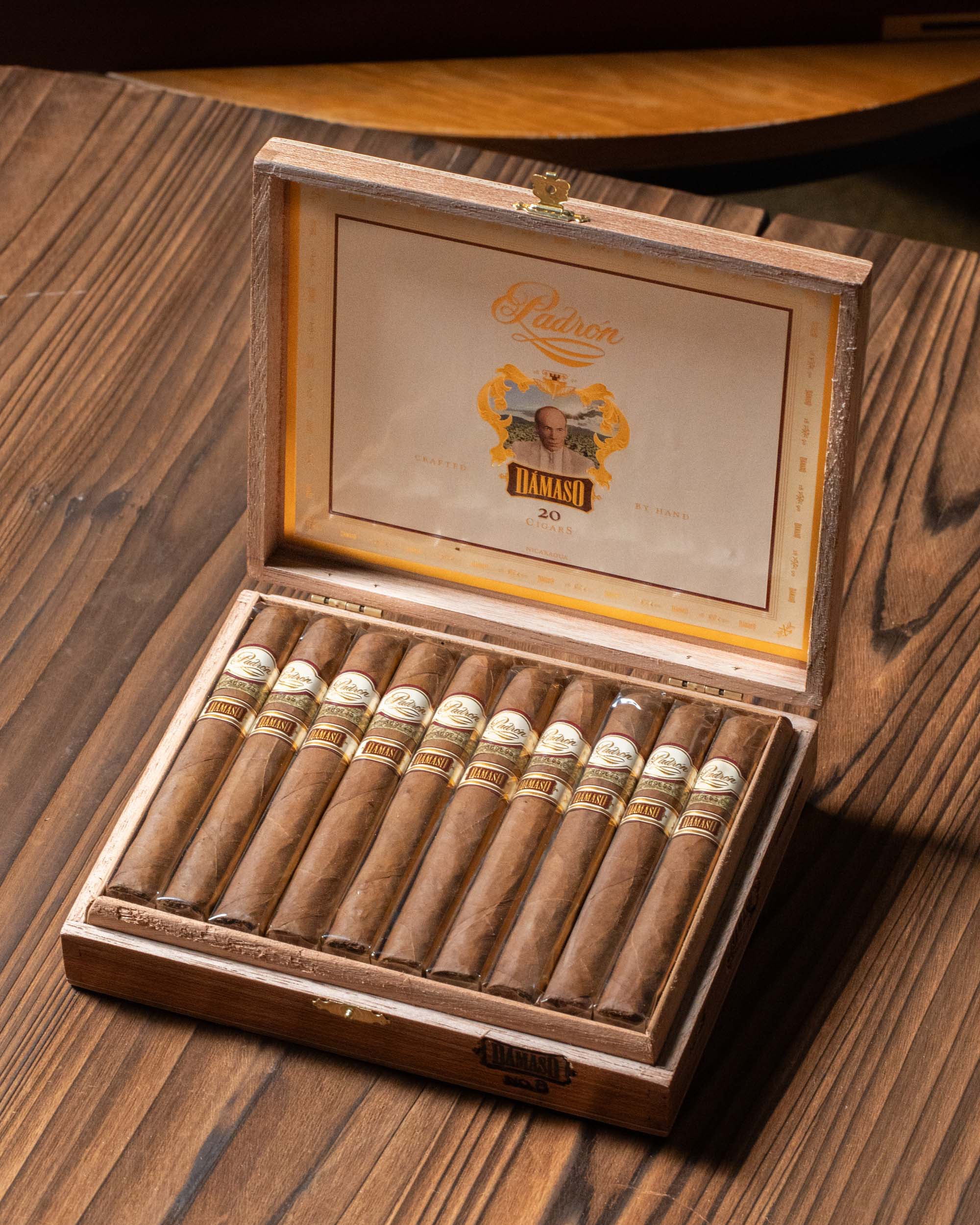 Padrón Dámaso No. 8 - Corona Extra - nextCIGAR