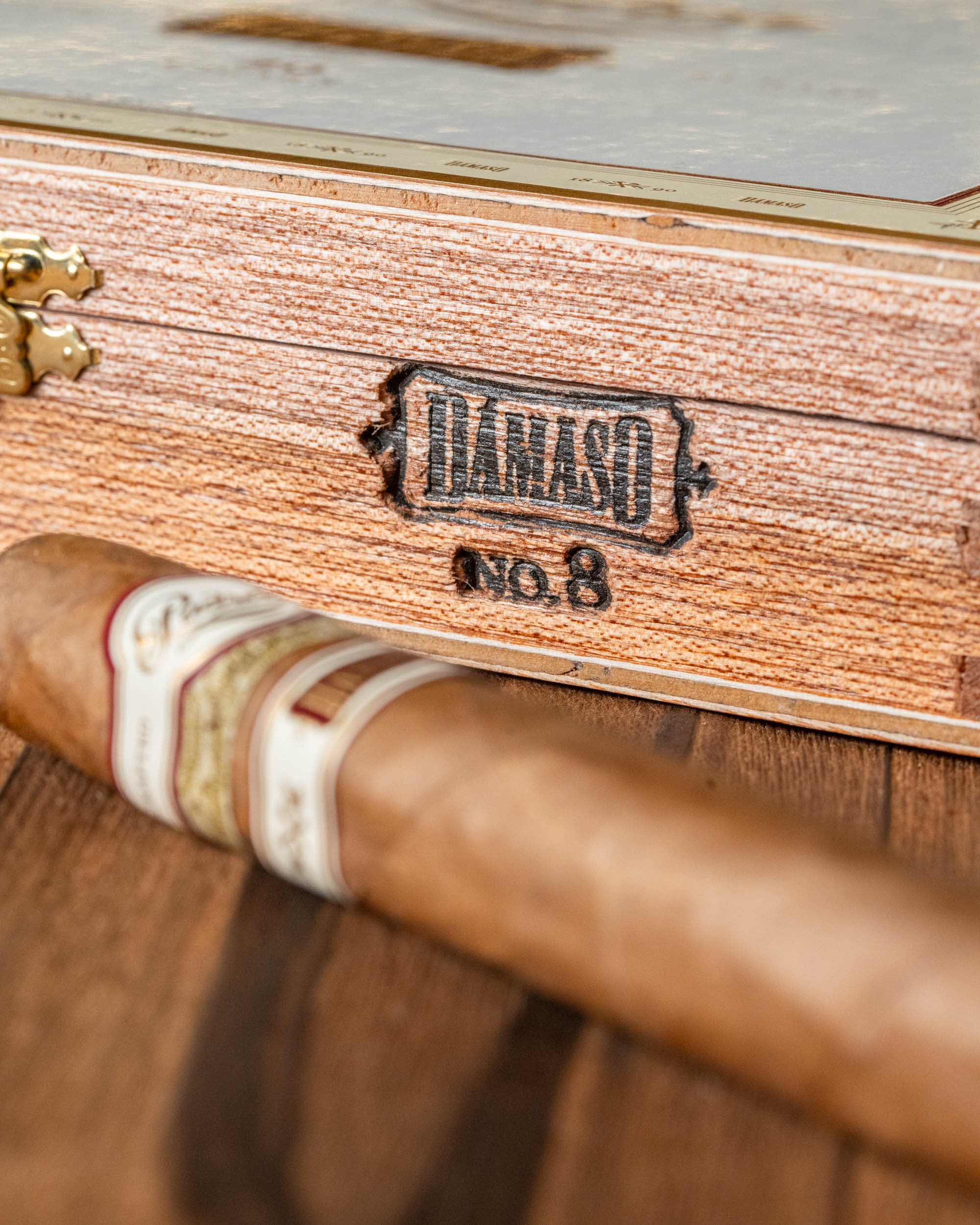 Padrón Dámaso No. 8 - Corona Extra - nextCIGAR
