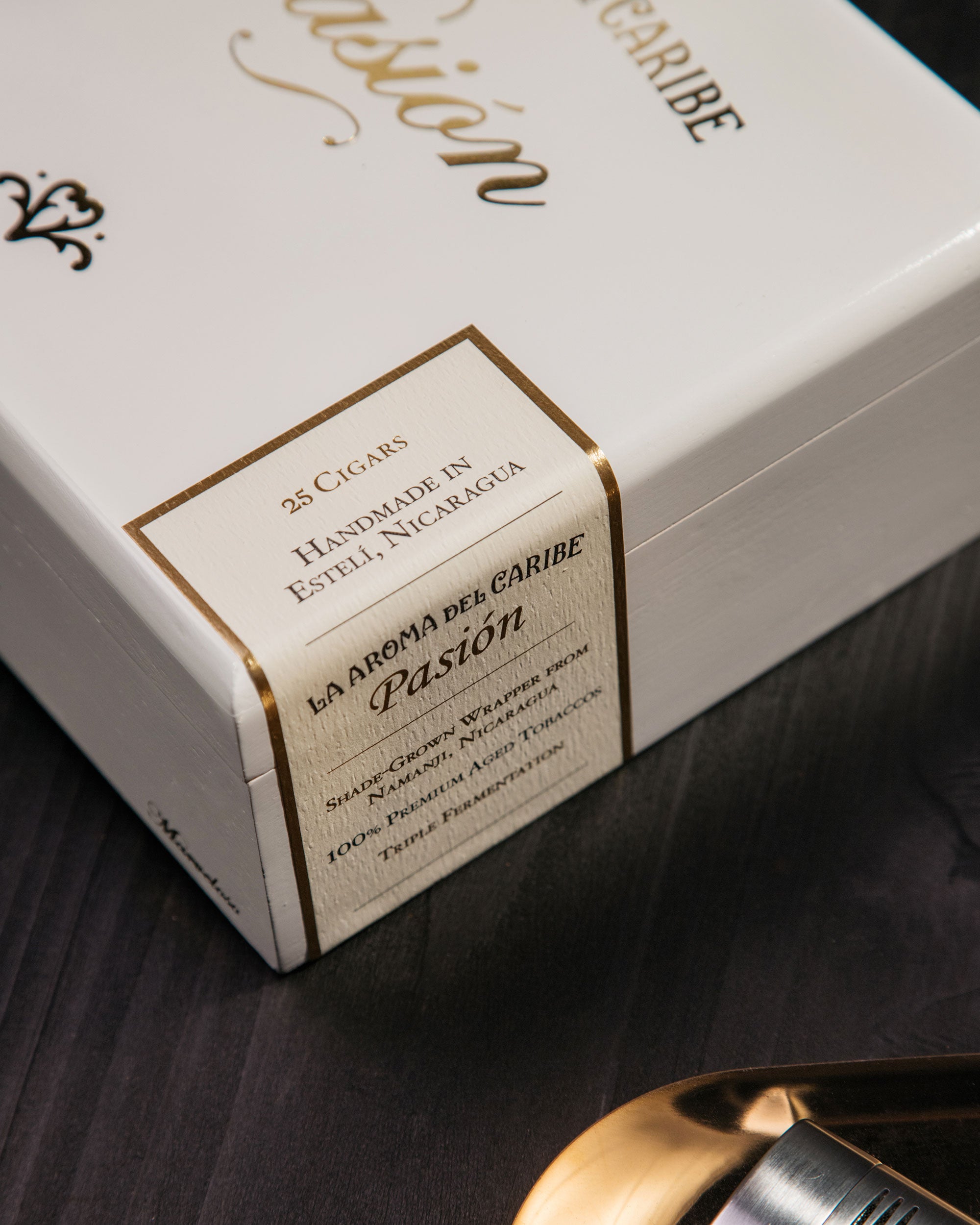 Cigar box with 'La Aroma del Caribe' branding on a dark surface