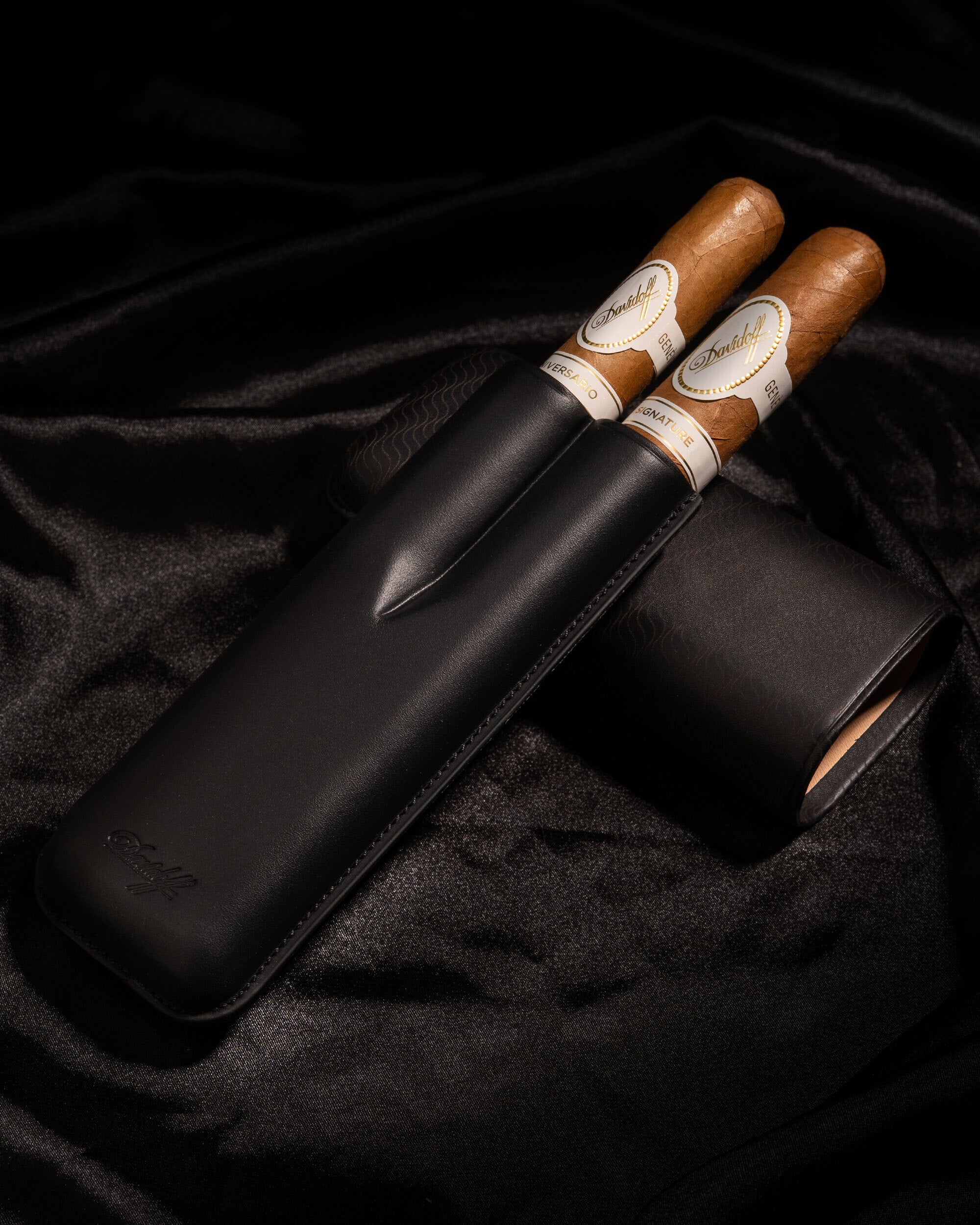 Davidoff Cigar Case Enjoyment (XL-2 / Black Leather) + 2 Cigars