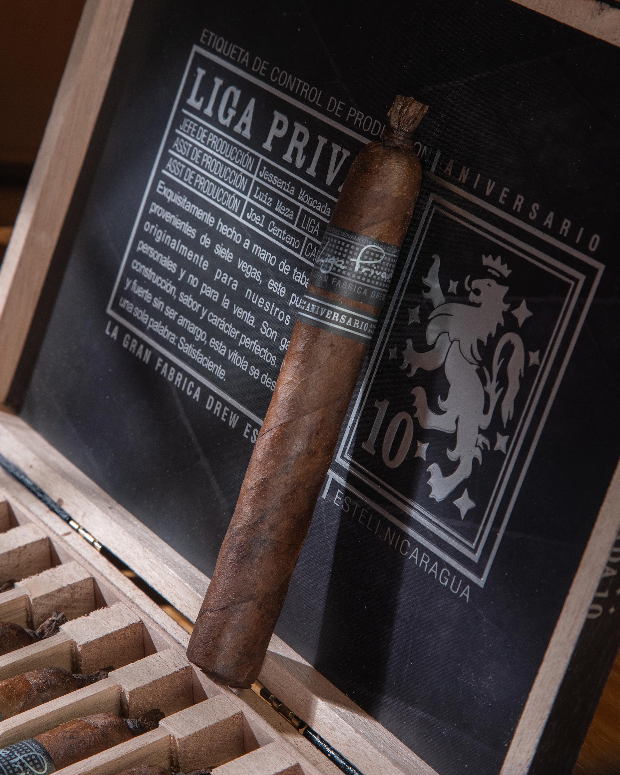 Cigar in a wooden box with 'Liga Priv' packaging