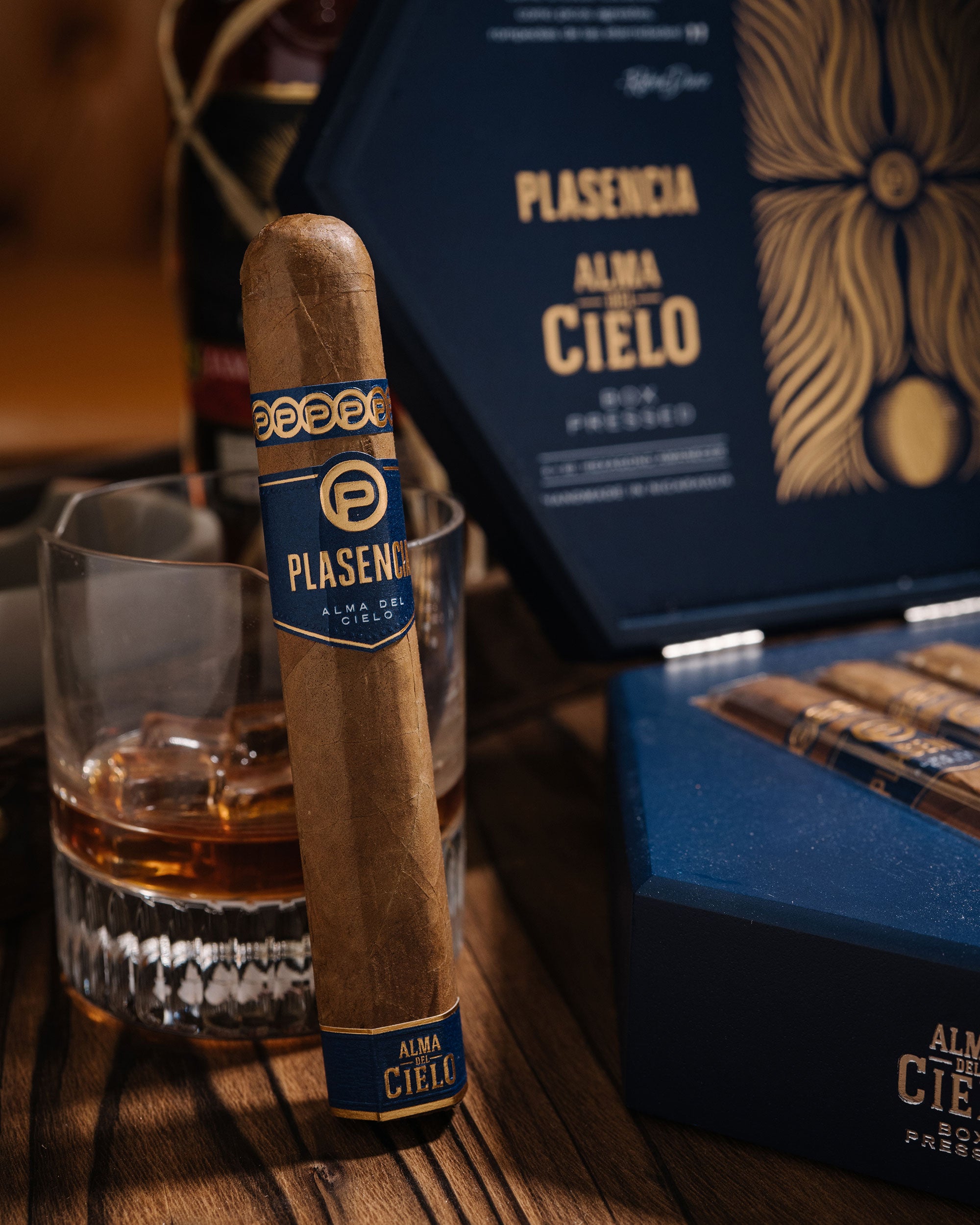 Cigar with Plasencia Alma Cielo packaging on a wooden surface