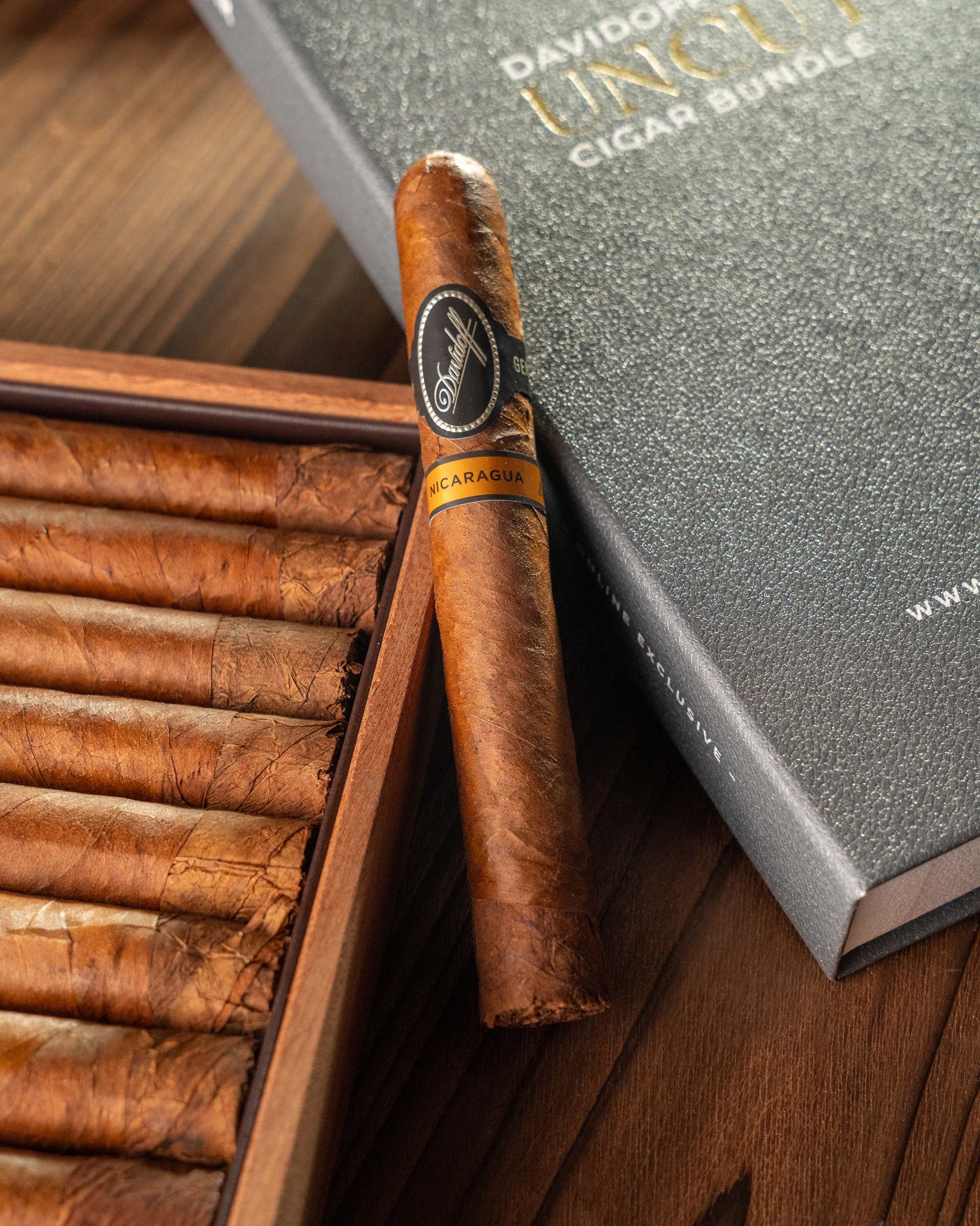 Davidoff Nicaragua Robusto Cigar Bundle (Uncut) - nextCIGAR