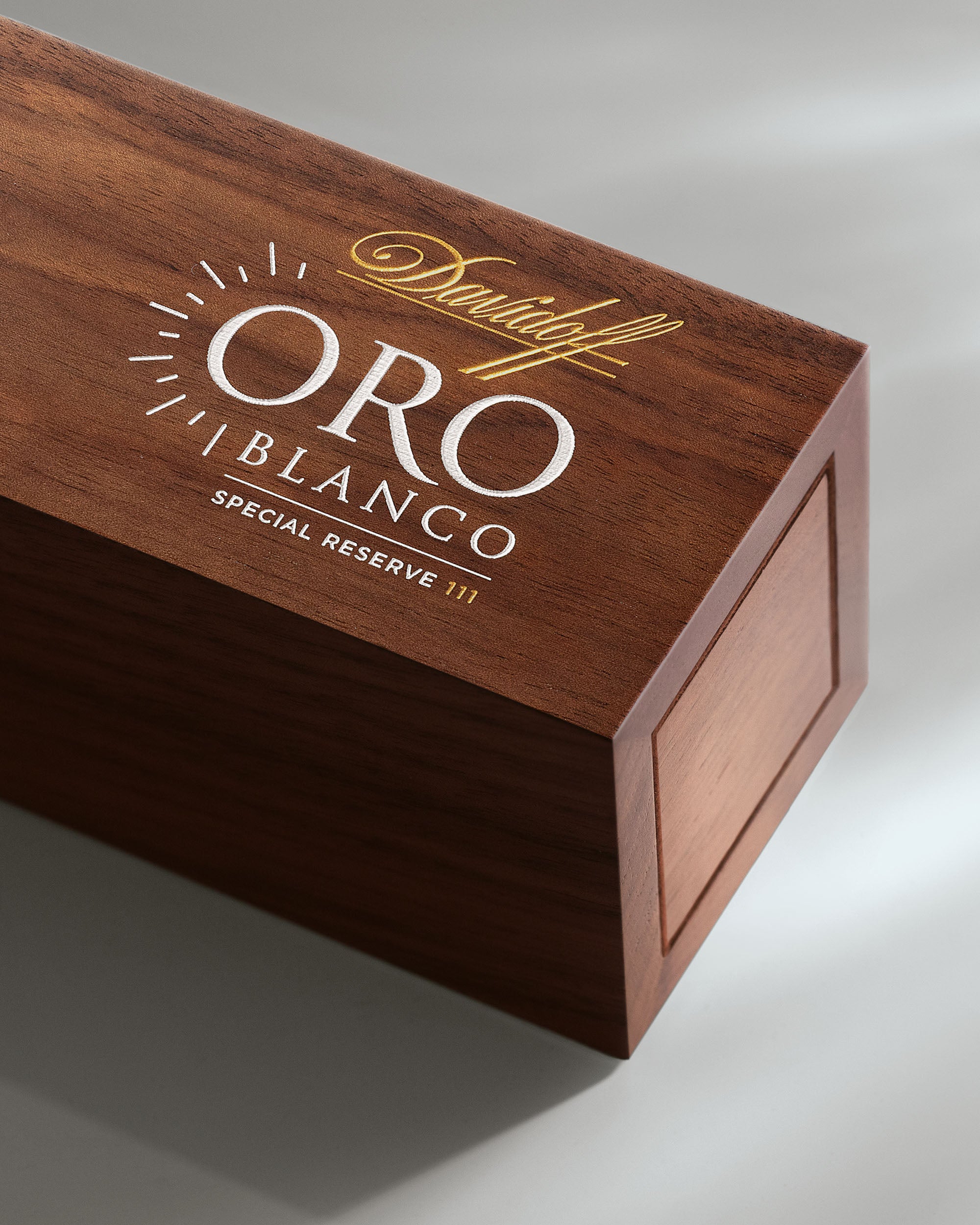 Davidoff Oro Blanco Special Reserve 111 Years - nextCIGAR