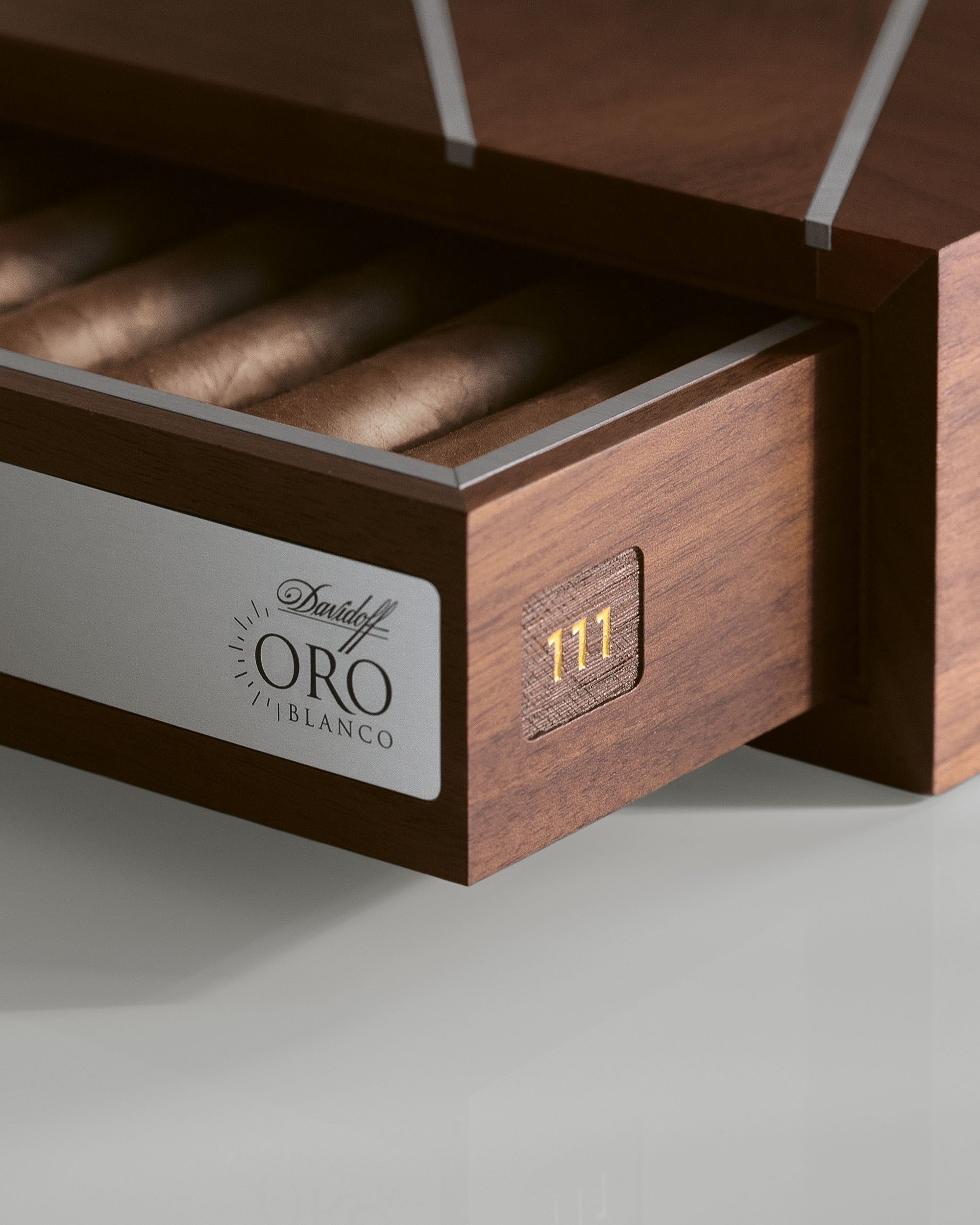 Davidoff Oro Blanco Special Reserve 111 Years - nextCIGAR