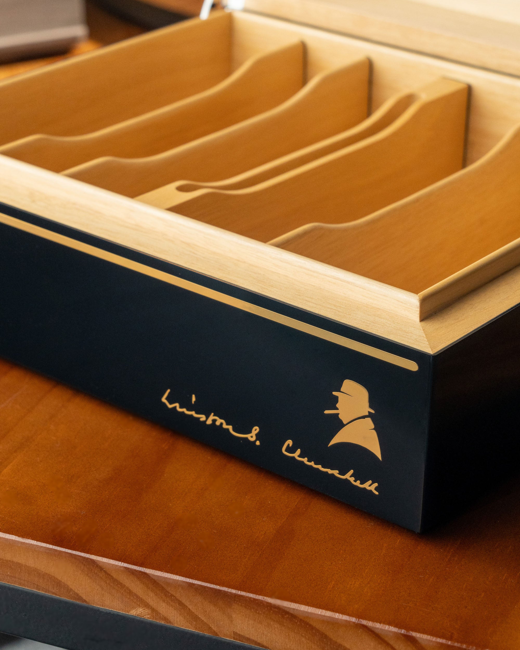 Davidoff Winston Churchill Humidor Primos The Artist - nextCIGAR