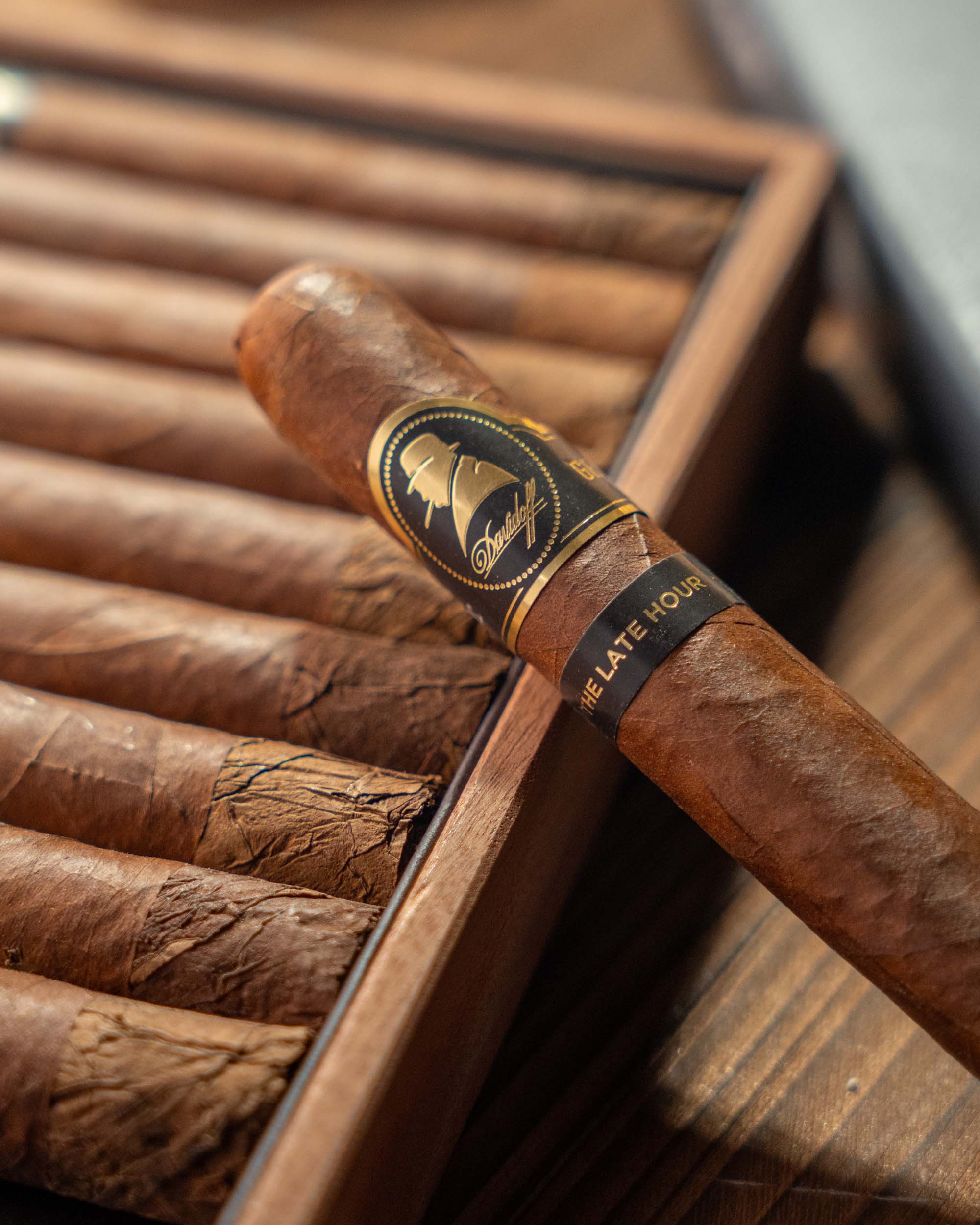 Davidoff Winston Churchill The Late Hour Toro Cigar Bundle (Uncut) - nextCIGAR