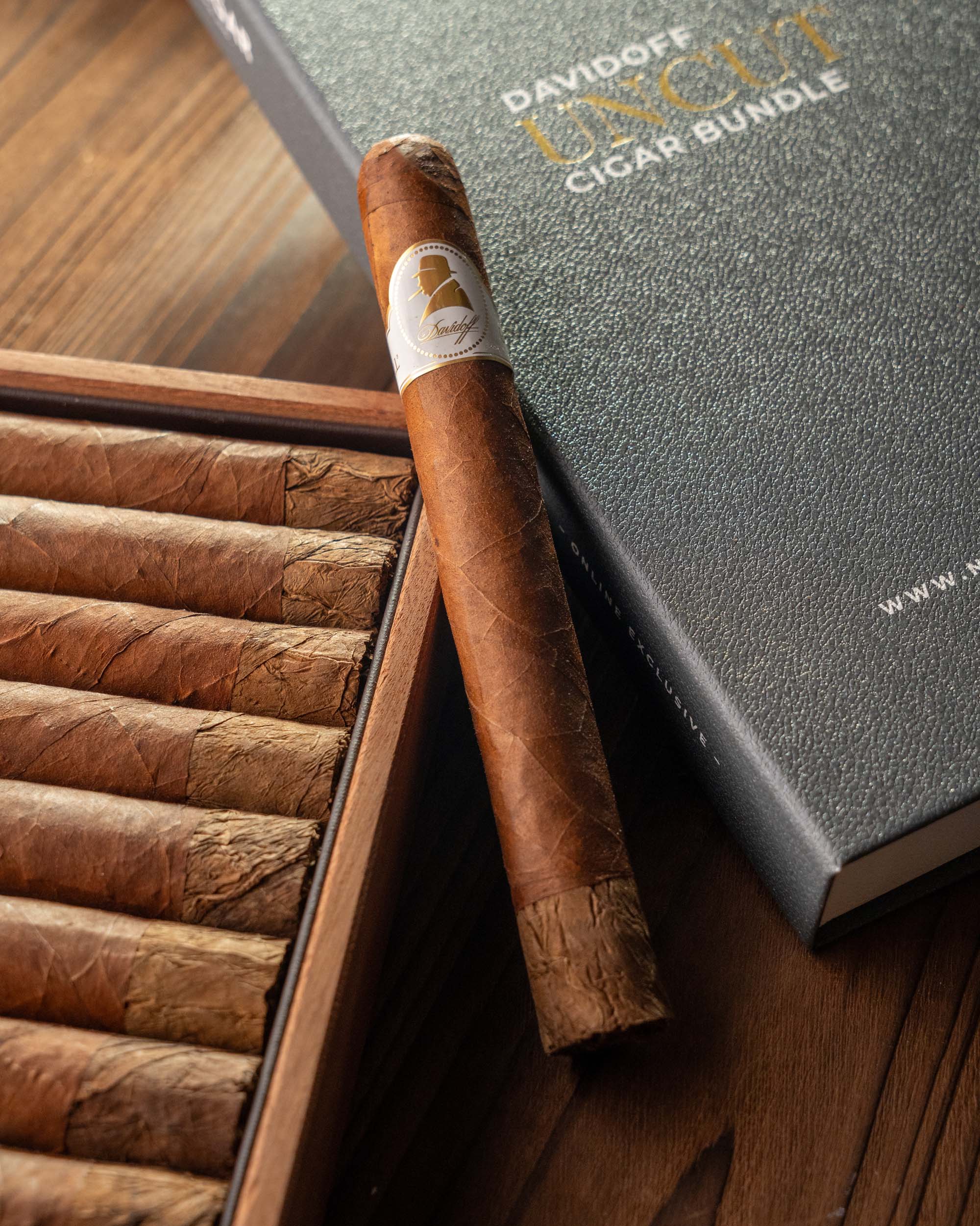 Davidoff Winston Churchill "The Original Series" Toro Cigar Bundle (Uncut) - nextCIGAR