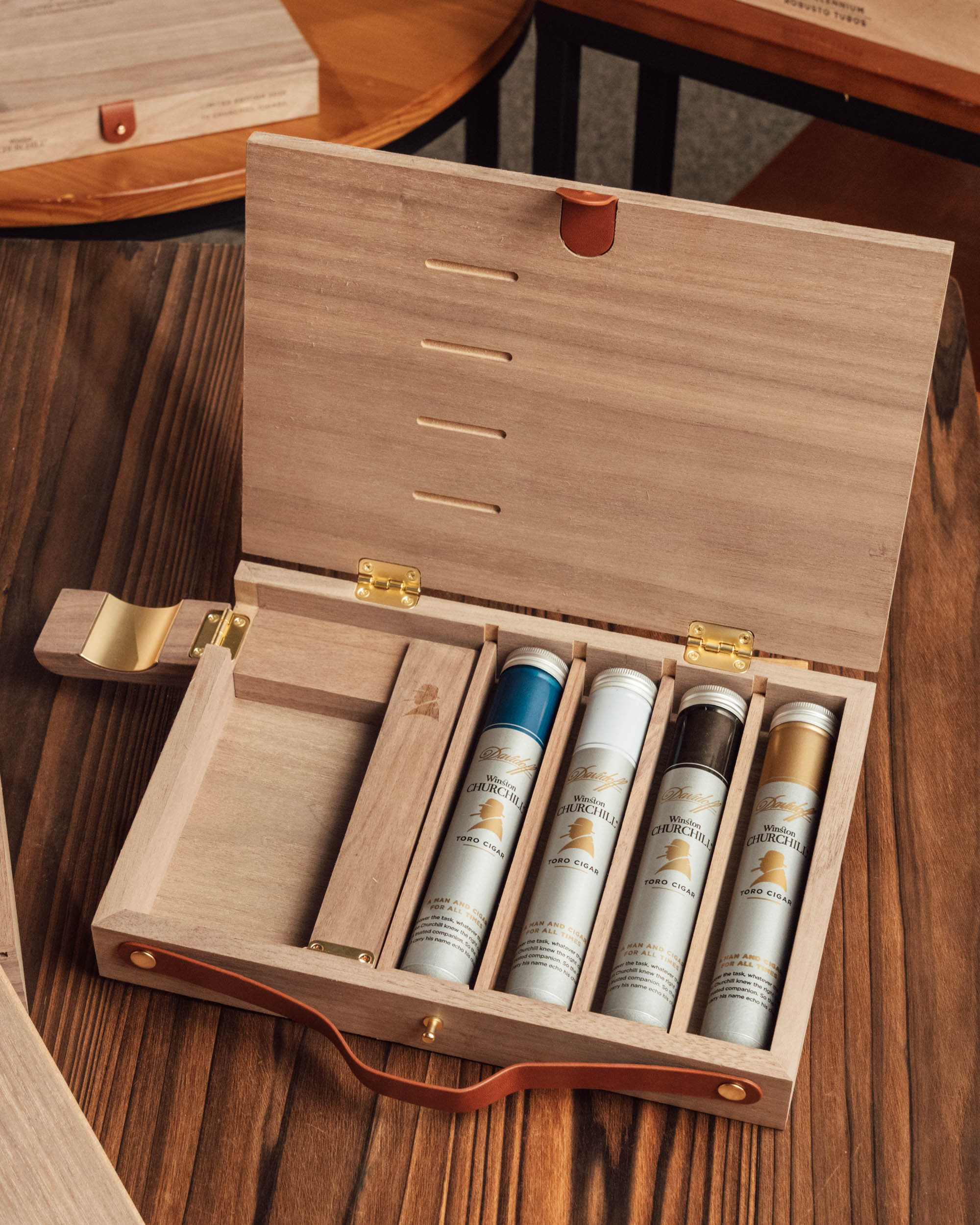 Davidoff Winston Churchill The Artist Cigar Case (Not for Sale) - nextCIGAR