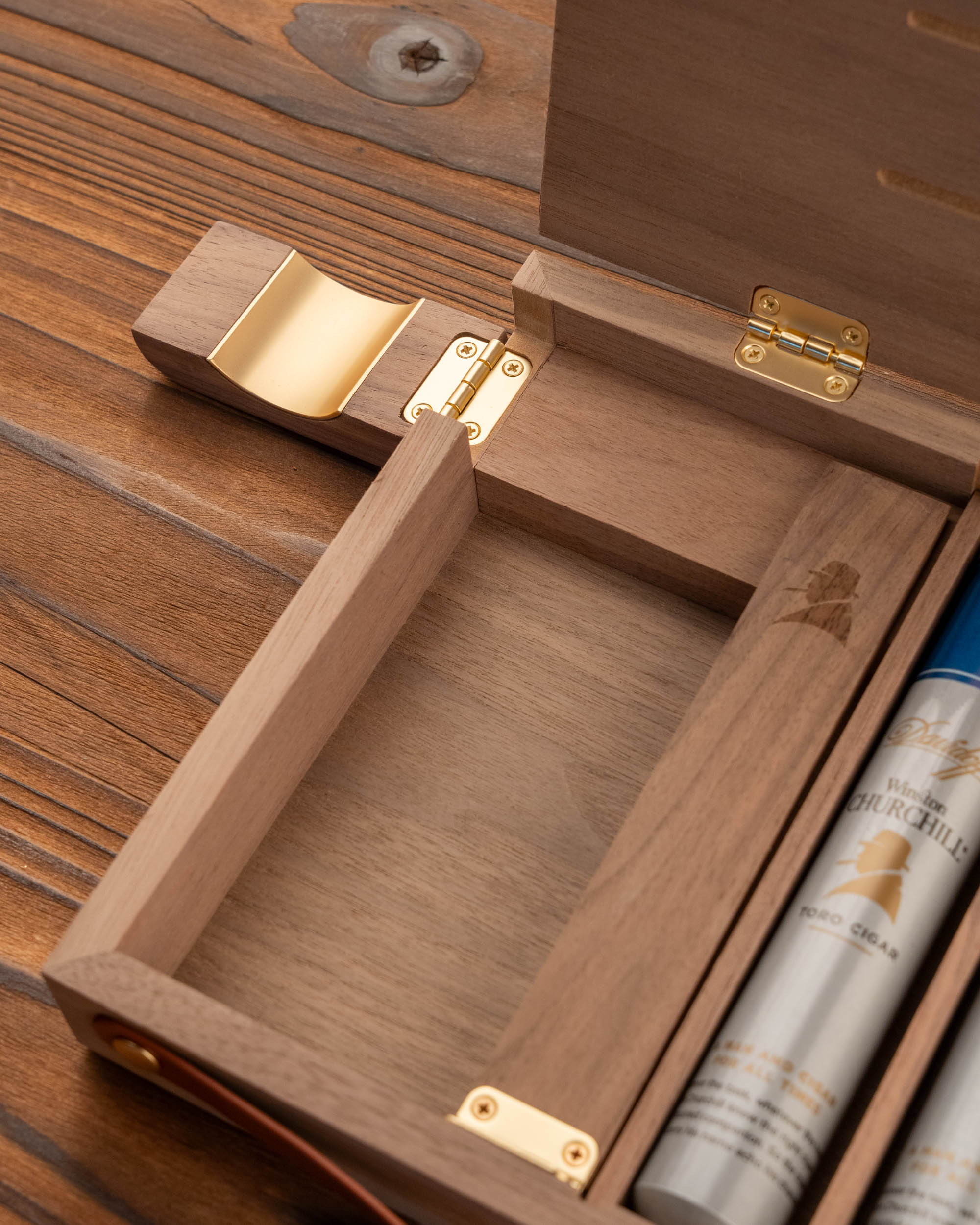 Davidoff Winston Churchill The Artist Cigar Case (Not for Sale) - nextCIGAR