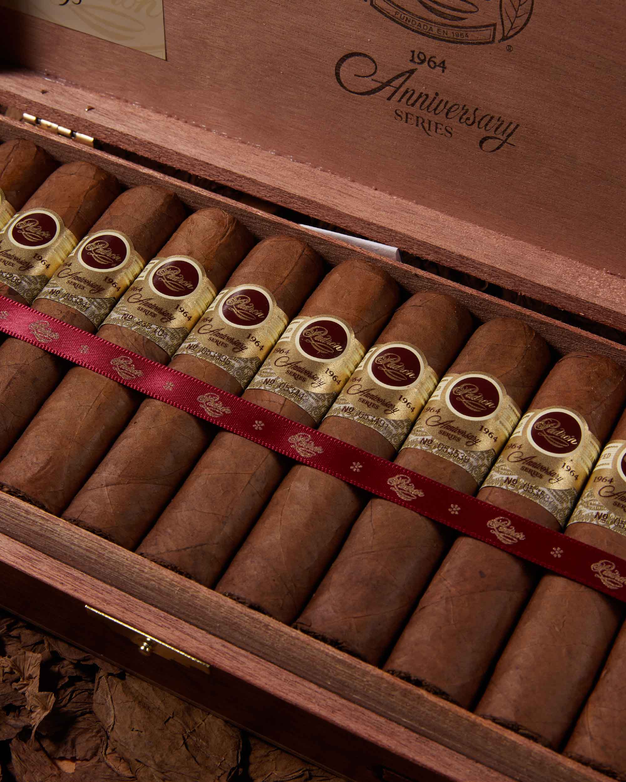 Padrón 1964 Anniversary Hermoso Natural