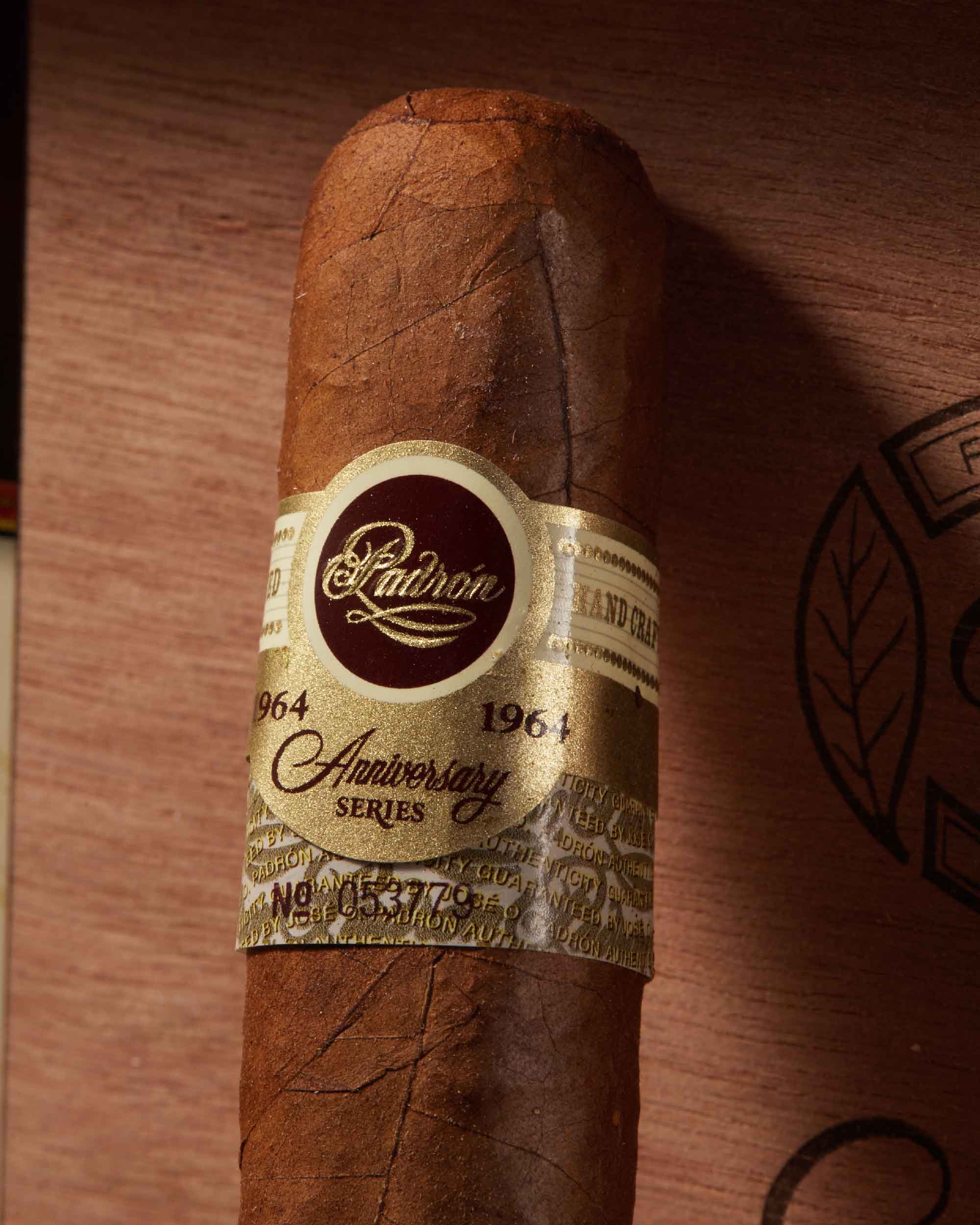Padrón 1964 Anniversary Hermoso Natural