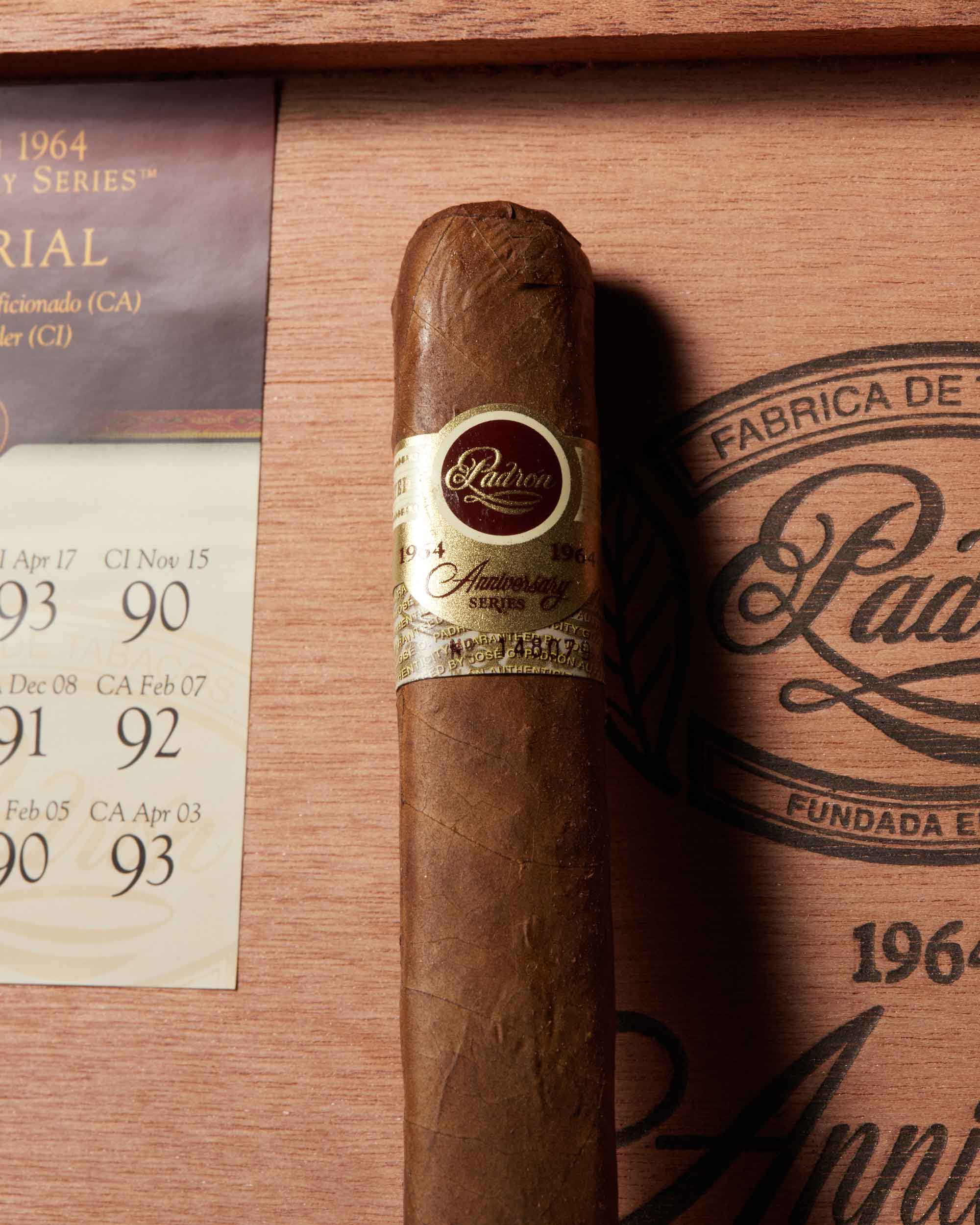 Padrón 1964 Anniversary Imperial Natural