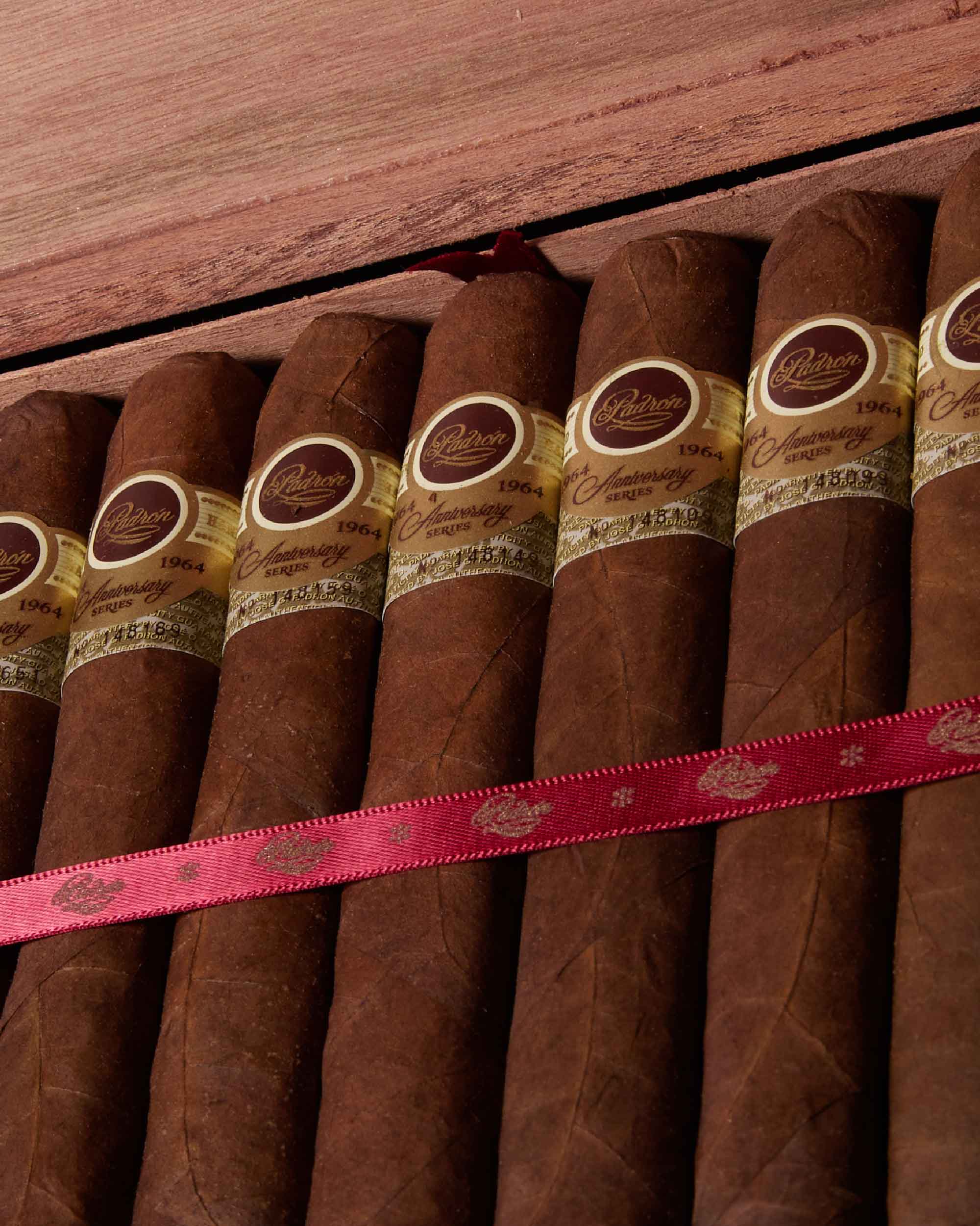 Padrón 1964 Anniversary Imperial Natural