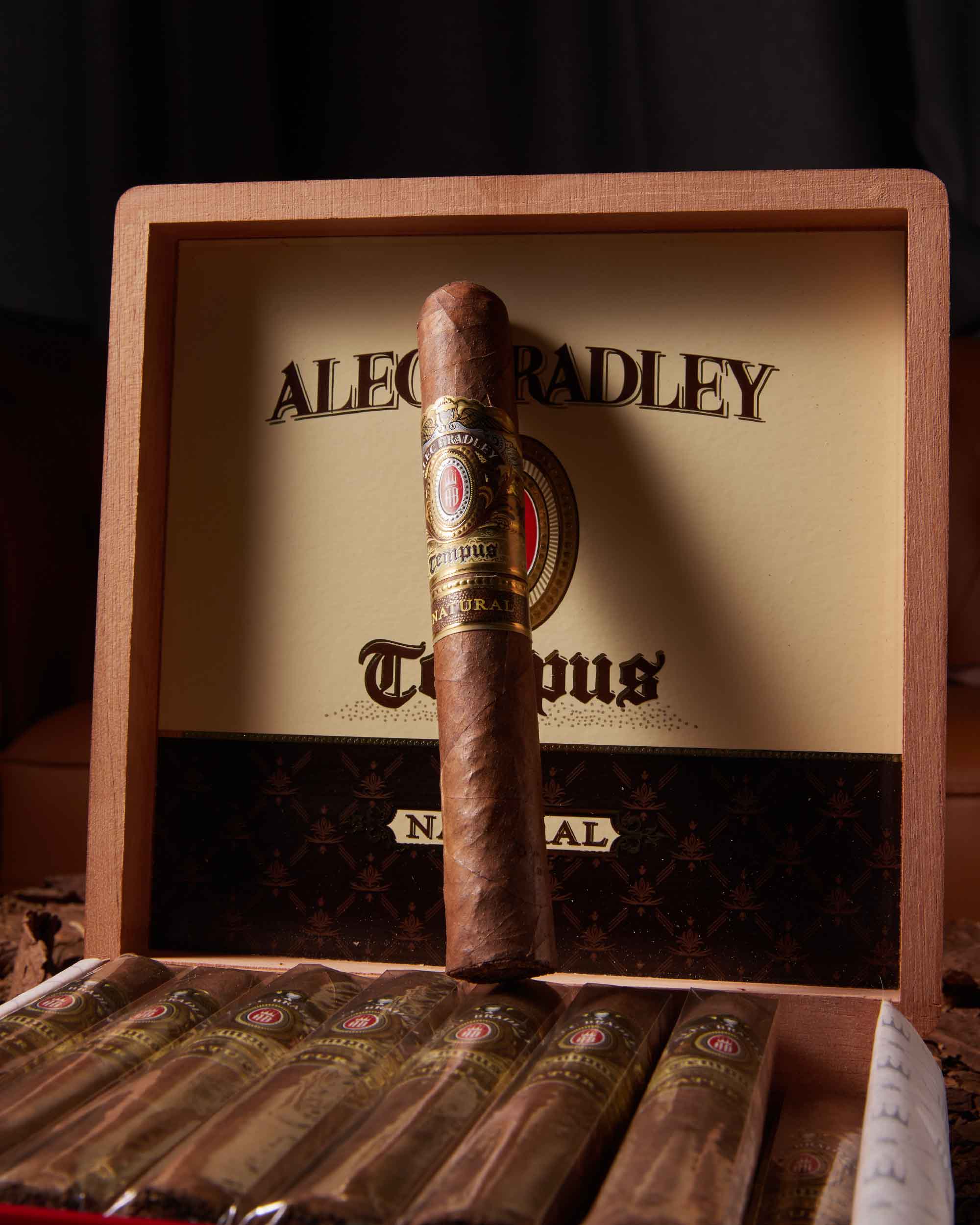 Alec Bradley Tempus Natural Toro