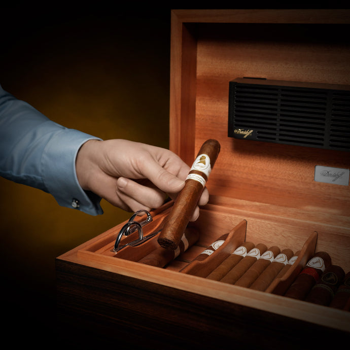 How to Stack Cigars in a Humidor