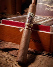 
                      
                        Load image into Gallery viewer, Alec Bradley The Lineage Family Blend Toro
                      
                    