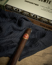 
                      
                        Load image into Gallery viewer, Arturo Fuente Curly Head Deluxe Maduro - nextCIGAR
                      
                    