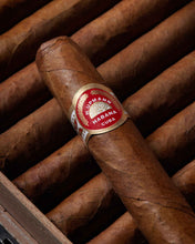 
                      
                        Load image into Gallery viewer, H. Upmann Sir Winston
                      
                    