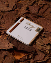
                      
                        Load image into Gallery viewer, Davidoff Signature Exquisitos
                      
                    