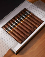 
                      
                        Load image into Gallery viewer, Davidoff Nicaragua Robusto Cigar Bundle (Uncut)
                      
                    