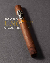 
                      
                        Load image into Gallery viewer, Davidoff Nicaragua Robusto Cigar Bundle (Uncut)
                      
                    