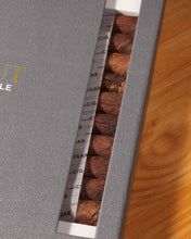 
                      
                        Load image into Gallery viewer, Davidoff Nicaragua Robusto Cigar Bundle (Uncut)
                      
                    