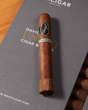 
                      
                        Load image into Gallery viewer, Davidoff Escurio Gran Toro Cigar Bundle (Uncut)
                      
                    