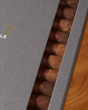 
                      
                        將圖片載入圖庫檢視器 Davidoff Escurio Gran Toro Cigar Bundle (Uncut)
                      
                    
