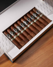 
                      
                        Load image into Gallery viewer, Davidoff Escurio Petit Robusto Cigar Bundle ( Uncut )
                      
                    