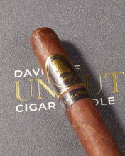 
                      
                        Load image into Gallery viewer, Davidoff Winston Churchill The Late Hour Robusto Cigar Bundle (Uncut)
                      
                    