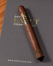 
                      
                        Load image into Gallery viewer, Davidoff Winston Churchill The Late Hour Toro Cigar Bundle (Uncut)
                      
                    