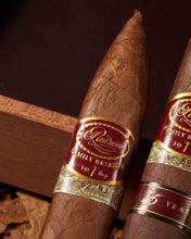 
                      
                        Load image into Gallery viewer, Padrón x Davidoff Classic Legends Bundle
                      
                    