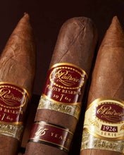 
                      
                        Load image into Gallery viewer, Padrón x Davidoff Classic Legends Bundle
                      
                    