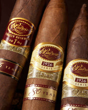 
                      
                        Load image into Gallery viewer, Padrón x Davidoff Classic Legends Bundle
                      
                    