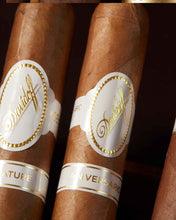
                      
                        Load image into Gallery viewer, Padrón x Davidoff Classic Legends Bundle
                      
                    