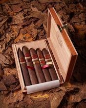 
                      
                        Load image into Gallery viewer, Padrón Family Reserve Maduro Gift Pack
                      
                    