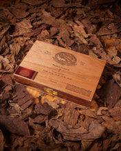 
                      
                        Load image into Gallery viewer, Padrón Family Reserve Natural Gift Pack
                      
                    