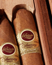 
                      
                        Load image into Gallery viewer, Padrón 1964 Anniversary Natural Gift Pack
                      
                    