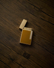 
                      
                        이미지를 갤러리 뷰어에 로드 , S.T. Dupont Guilloche Dragon Scale Ligne 2 Lighter - Honey and Gold
                      
                    