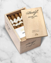 
                      
                        Load image into Gallery viewer, Davidoff Grand Cru No. 3
                      
                    