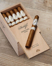 
                      
                        Load image into Gallery viewer, Davidoff Signature 1000
                      
                    