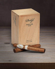 
                      
                        Load image into Gallery viewer, Davidoff Signature 1000
                      
                    