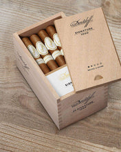 
                      
                        Load image into Gallery viewer, Davidoff Signature 1000
                      
                    