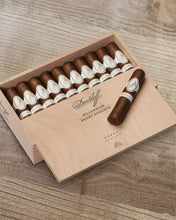 
                      
                        Load image into Gallery viewer, Davidoff Millennium Short Robusto
                      
                    