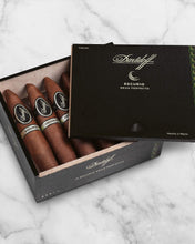 
                      
                        Load image into Gallery viewer, Davidoff Escurio Gran Perfecto
                      
                    