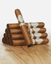 
                      
                        Load image into Gallery viewer, Davidoff Grand Cru Toro
                      
                    