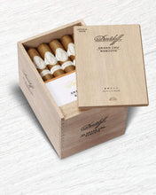 
                      
                        Load image into Gallery viewer, Davidoff Grand Cru Robusto
                      
                    