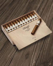 
                      
                        Load image into Gallery viewer, Davidoff Signature Toro
                      
                    