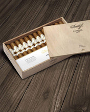 
                      
                        Load image into Gallery viewer, Davidoff Signature Toro
                      
                    